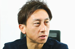  ユニフォームネクスト株式会社　代表取締役　横井 康孝様